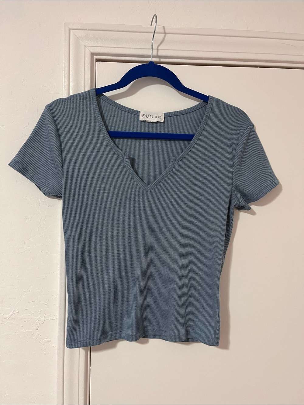 Outlaw Ribbed V-Notch Short Sleeve Tee in Dusty Blue